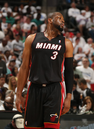 囧叔向裁判施压后染红，罗基：容忍这种行为问题会越来越严重（囧叔施压裁判遭红牌，罗基：一旦容忍，问题只会愈演愈烈）