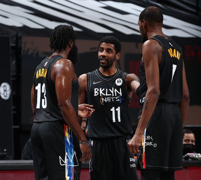 湖人新阵容磨合效果如何？（湖人新阵容磨合成效几何？）