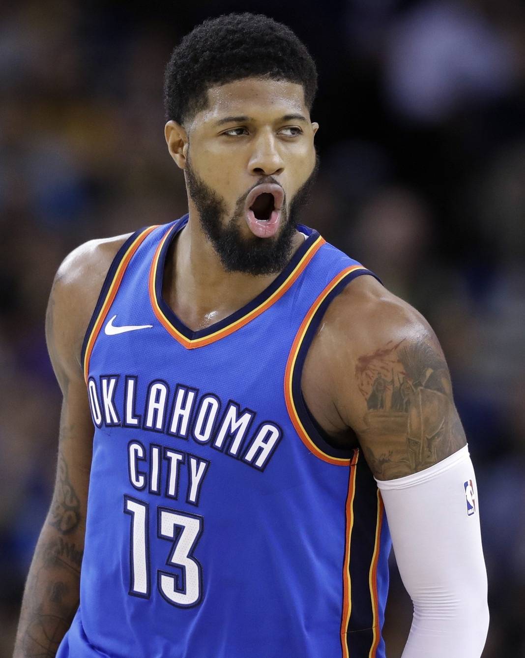 水晶宫与斯特拉斯堡赛前，维埃拉现身法国酒吧和球迷一起观战（水晶宫vs斯特拉斯堡开战前，维埃拉现身法国酒吧与球迷同看比赛）