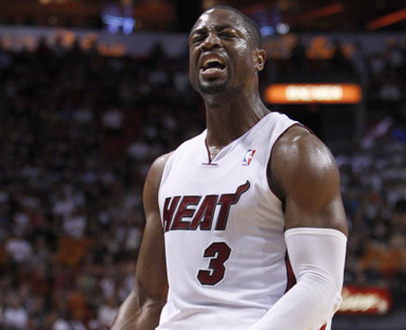 梁靖崑一脸沮丧令人心疼！10-6手握赛点被逆转 腰椎伤病困扰他9个月（梁靖崑10-6握赛点仍被逆转，落寞神情惹人心酸；腰椎伤势缠身已9个月）