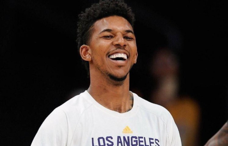 浙江连赢强敌状态火热（浙江连克豪强，气势如虹）