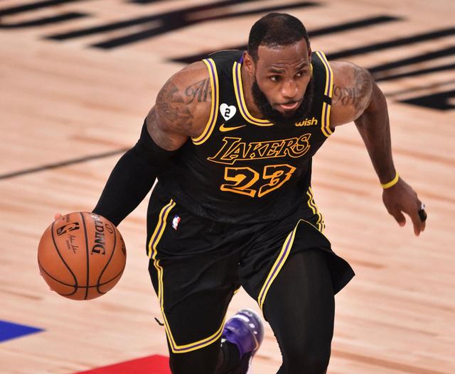 拉莫斯：为避免肠胃不适不敢吃辣；在中国任何地方都有免费水（拉莫斯：为护肠胃不吃辣；在中国到处都有免费饮用水）